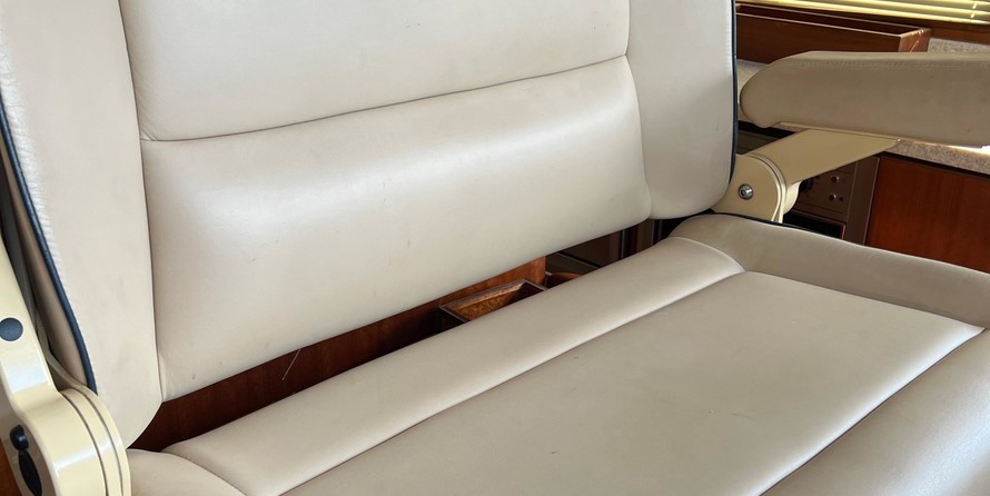 Sea ray 480 sedan bridge