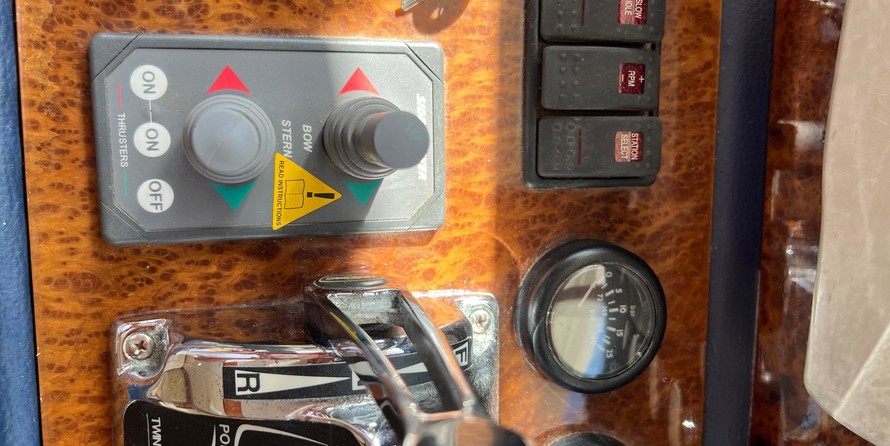 Sea ray 480 sedan bridge