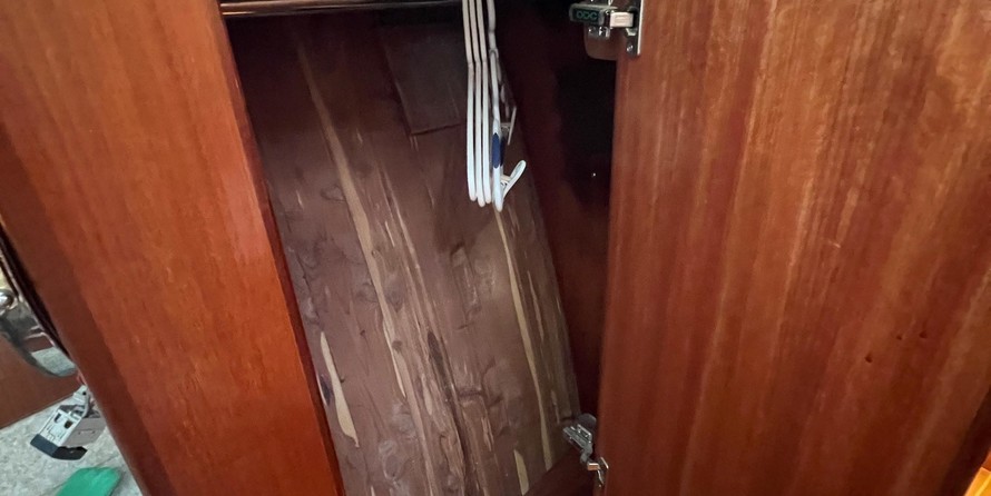 Sea ray 480 sedan bridge