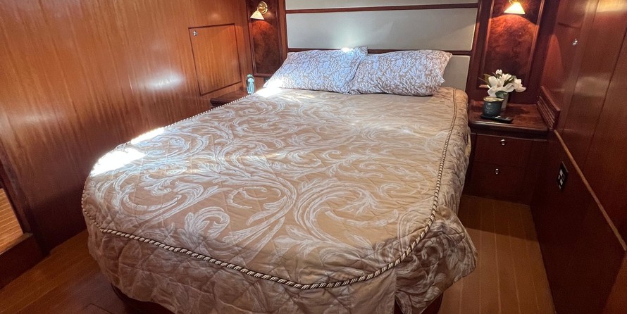 Sea ray 480 sedan bridge