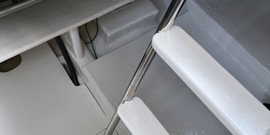 Sea ray 480 sedan bridge