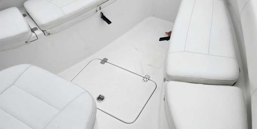 Angler Pro Boats 2900 center console