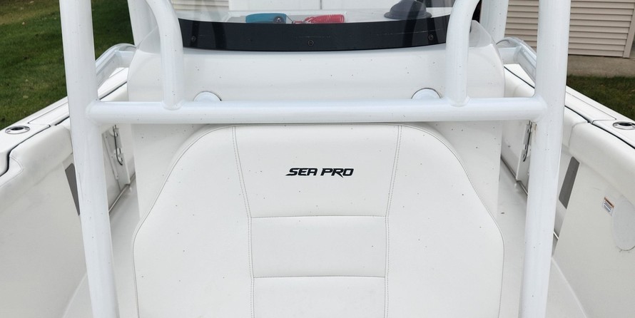 Angler Pro Boats 2900 center console