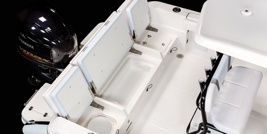 Robalo R230 Center Console