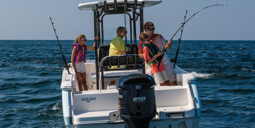 Robalo R230 Center Console