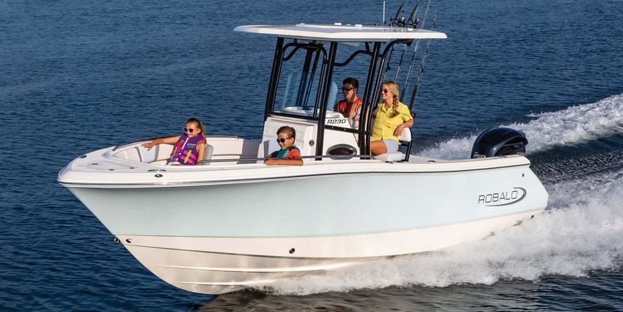 Robalo R230 Center Console