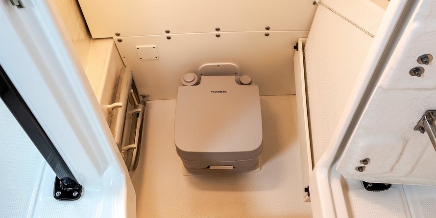 Robalo R230 Center Console