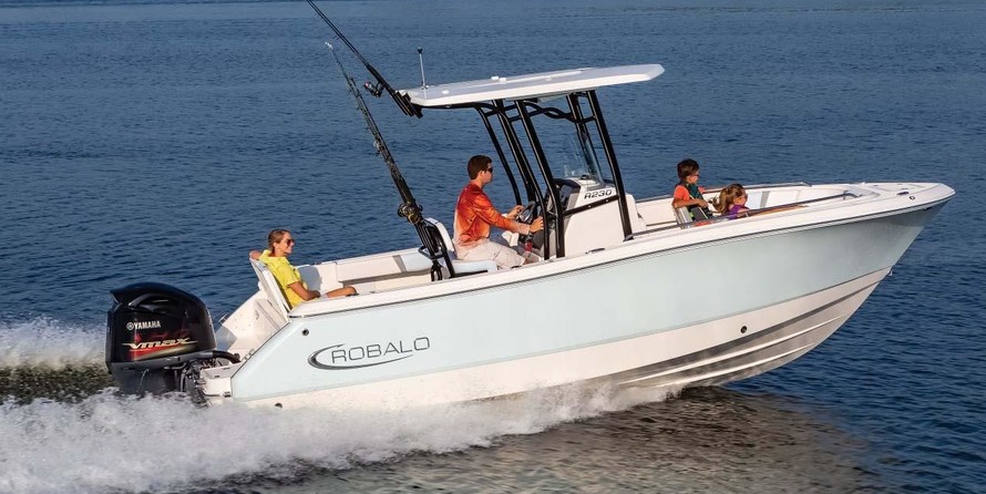 Robalo R230 Center Console
