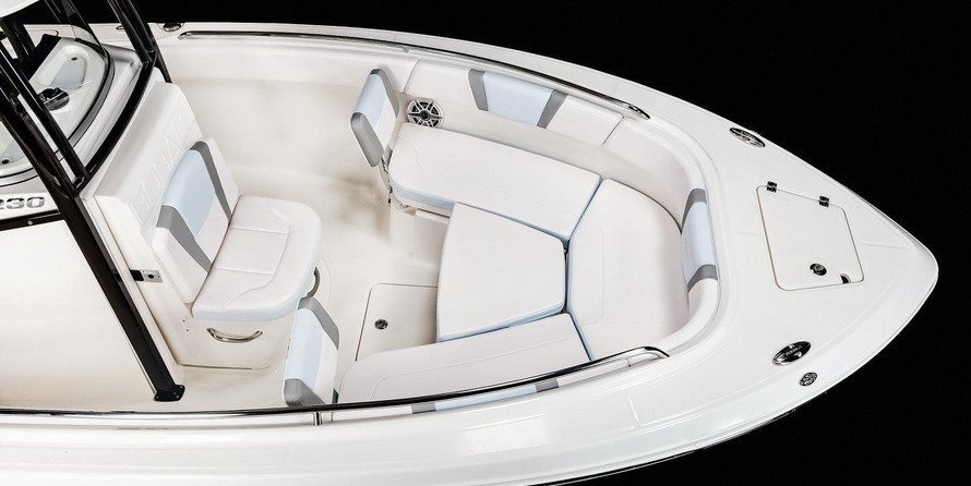 Robalo R230 Center Console