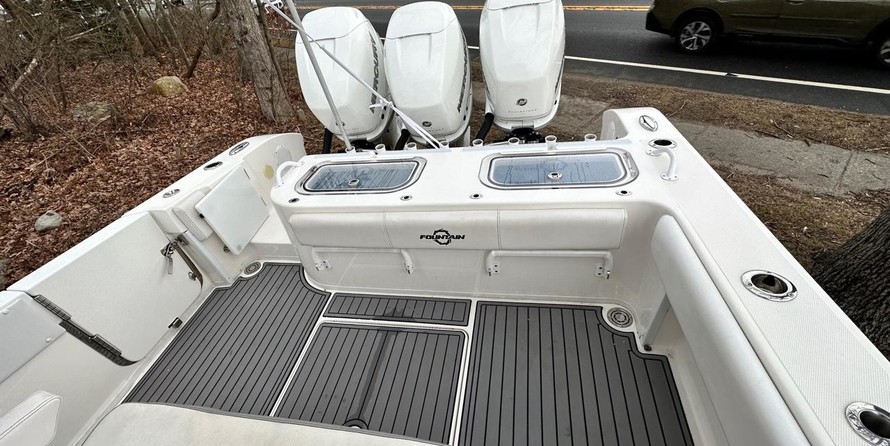 Fountain 38 center console te
