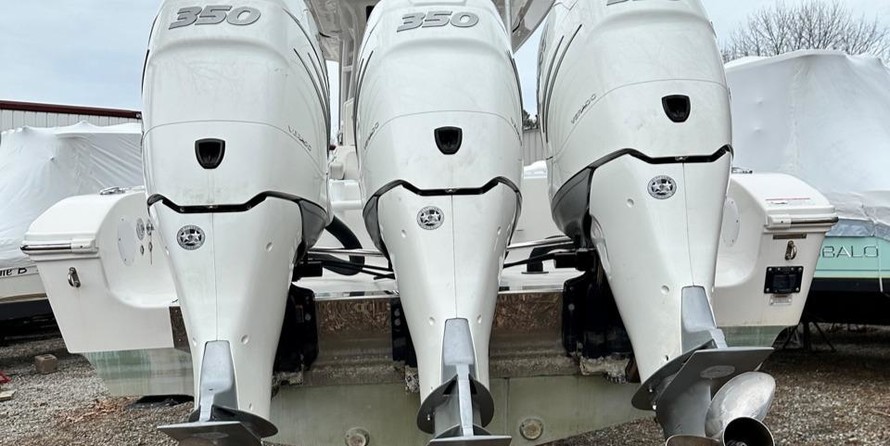 Fountain 38 center console te