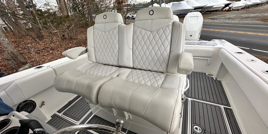 Fountain 38 center console te