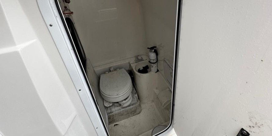 Fountain 38 center console te