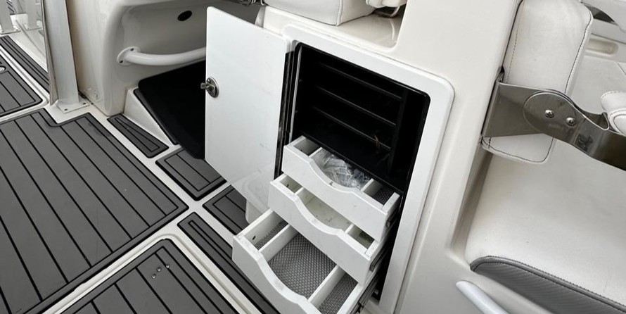 Fountain 38 center console te