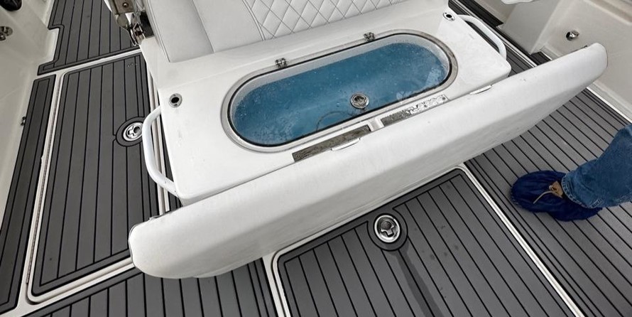 Fountain 38 center console te