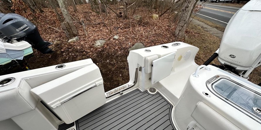 Fountain 38 center console te