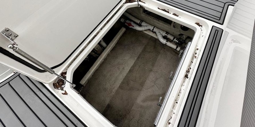 Fountain 38 center console te