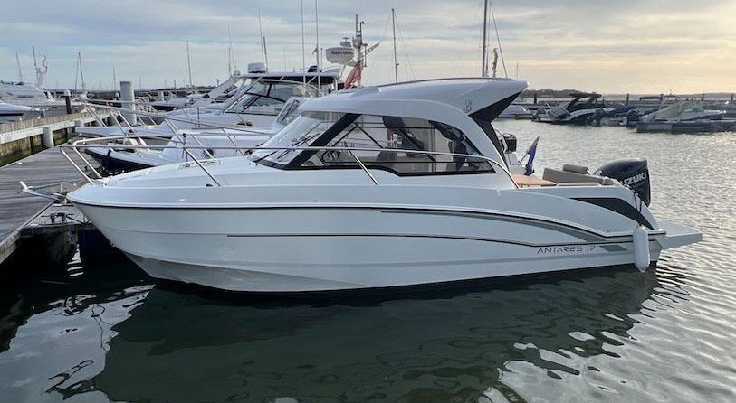 Beneteau Antares 7 OB