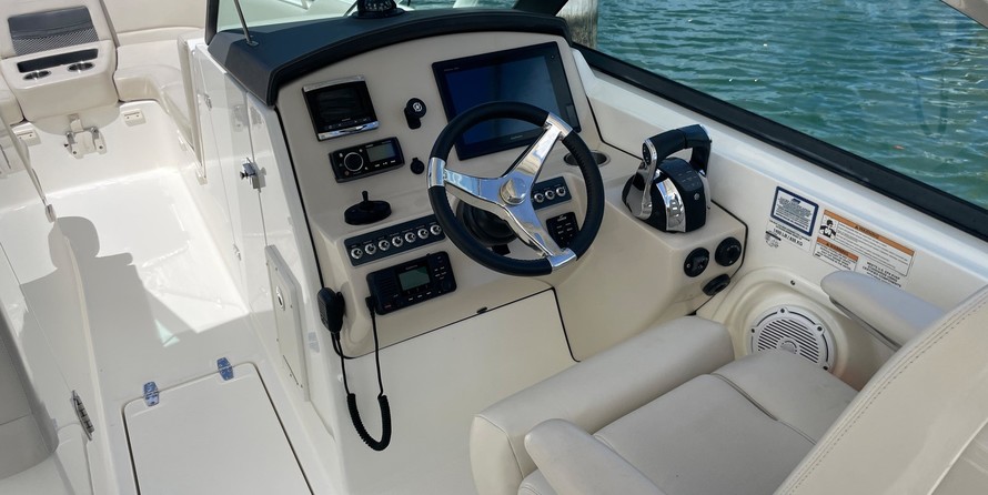 Boston Whaler 270 Vantage