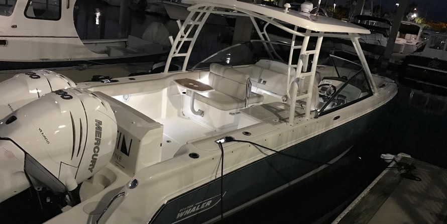 Boston Whaler 270 Vantage