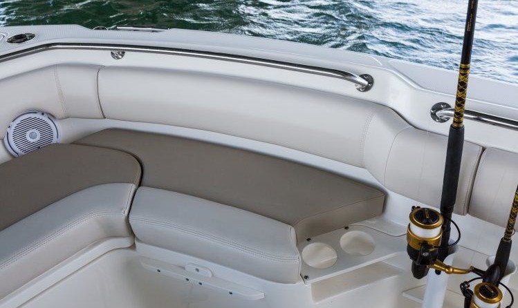 Boston Whaler 230 Outrage