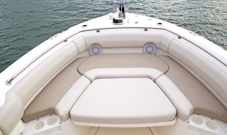 Boston Whaler 230 Outrage