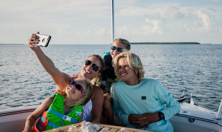 Boston Whaler 230 Outrage