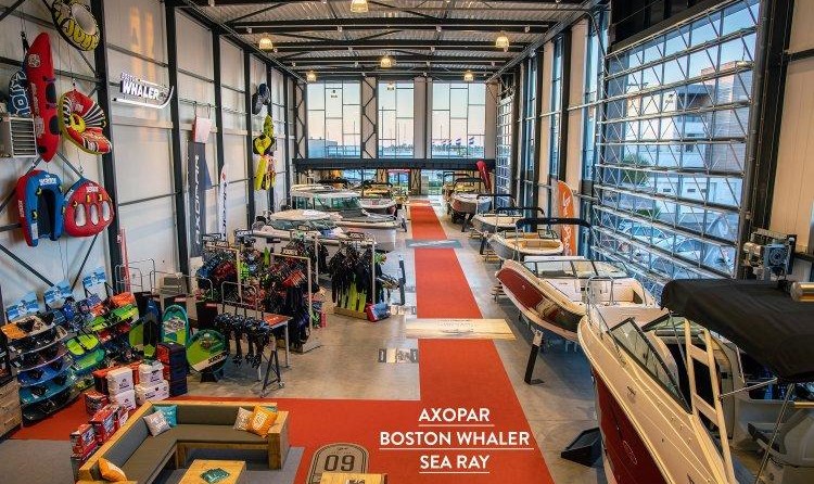 Boston Whaler 230 Outrage