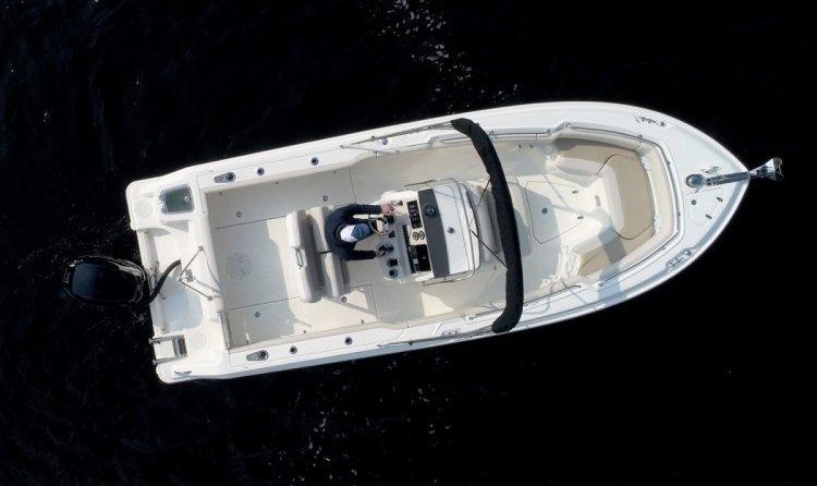 Boston Whaler 230 Outrage