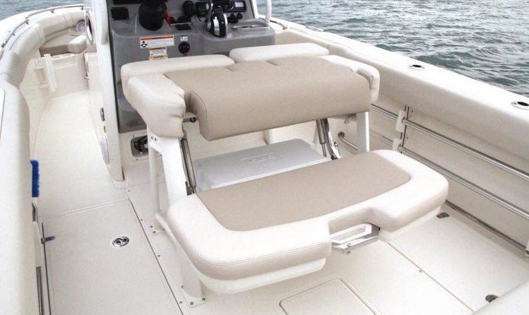 Boston Whaler 230 Outrage