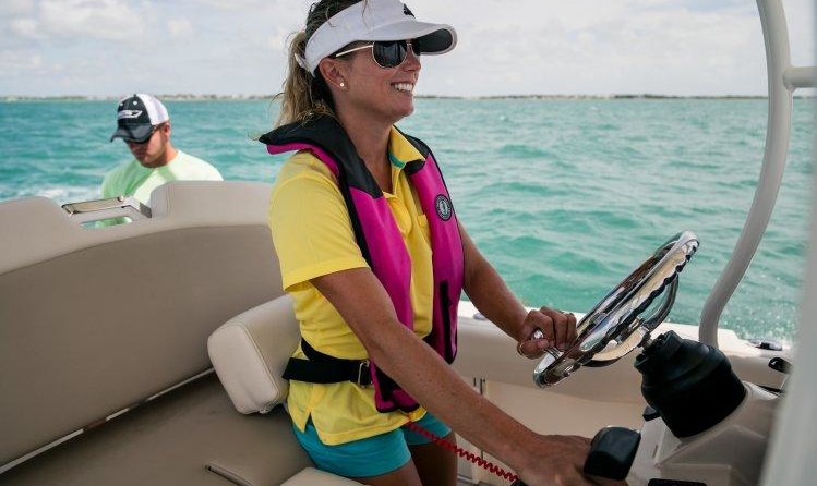 Boston Whaler 230 Outrage