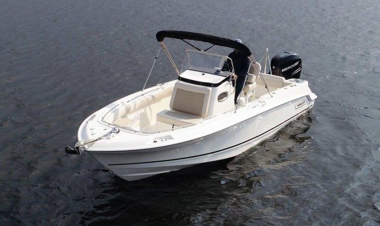 Boston Whaler 230 Outrage