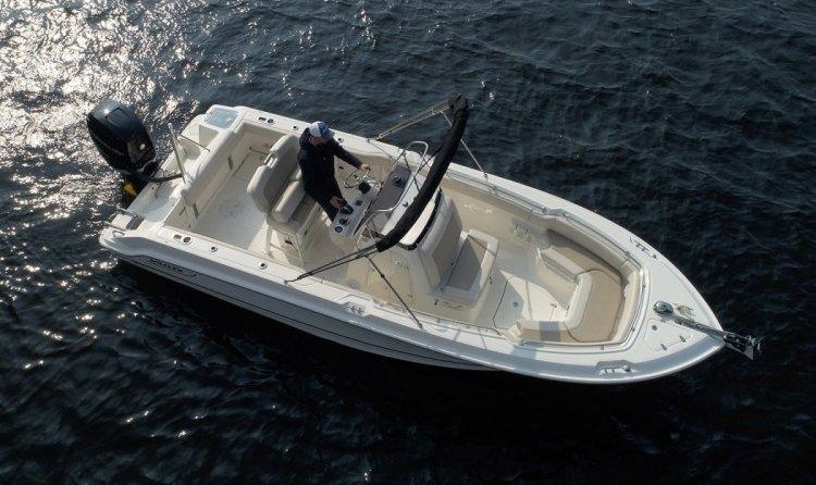 Boston Whaler 230 Outrage