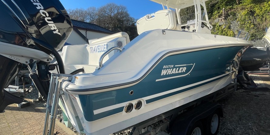 Boston Whaler 230 Outrage