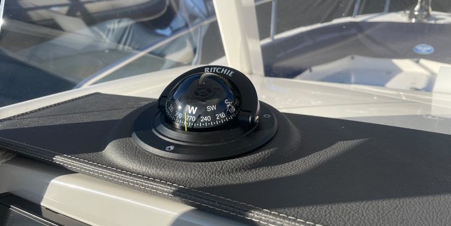 Boston Whaler 230 Outrage