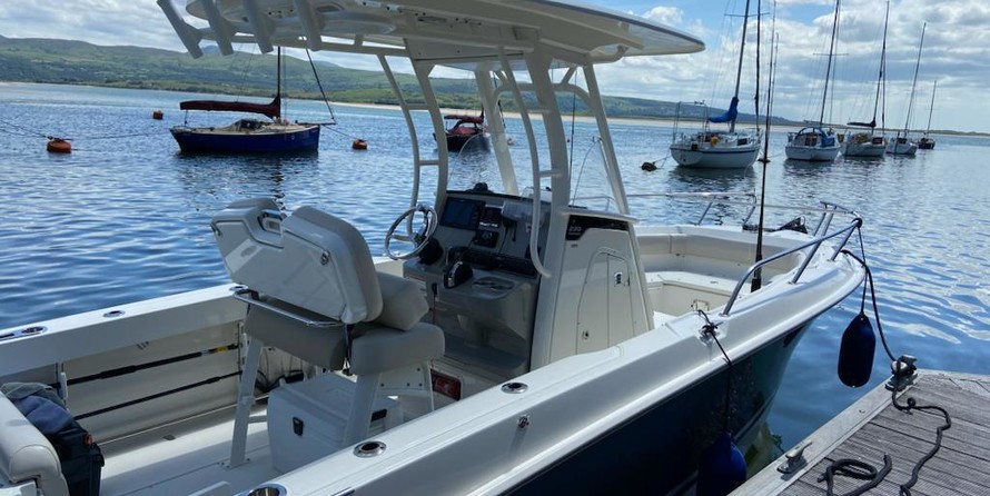 Boston Whaler 230 Outrage