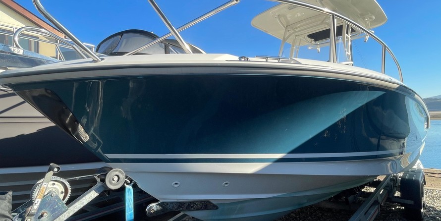 Boston Whaler 230 Outrage