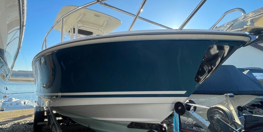 Boston Whaler 230 Outrage