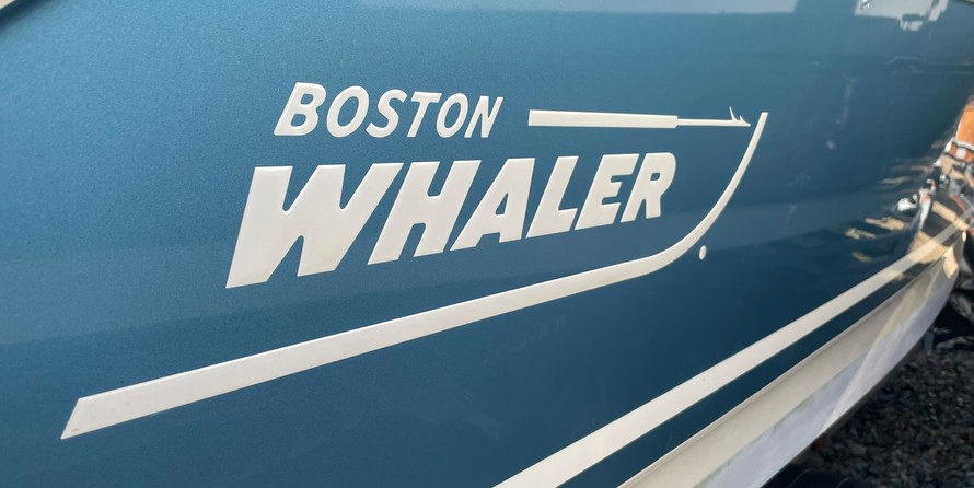 Boston Whaler 230 Outrage