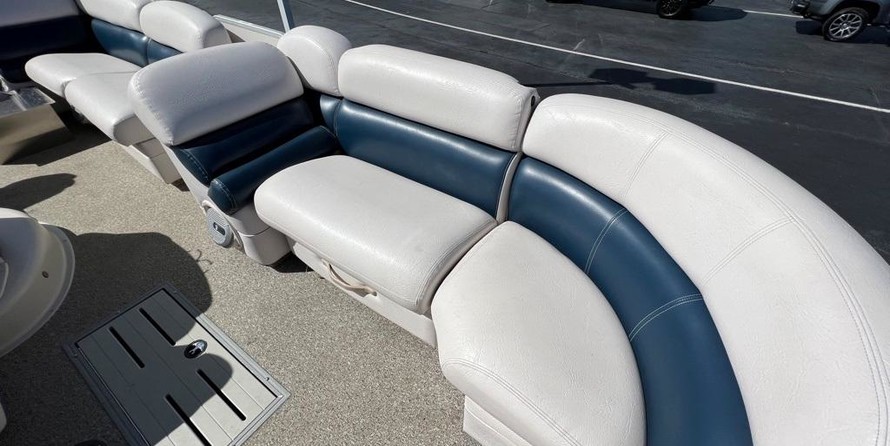 Premier Pontoons Grand Entertainer