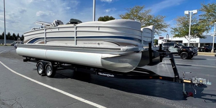 Premier Pontoons Grand Entertainer
