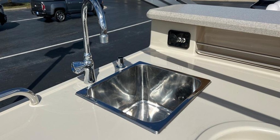 Premier Pontoons Grand Entertainer