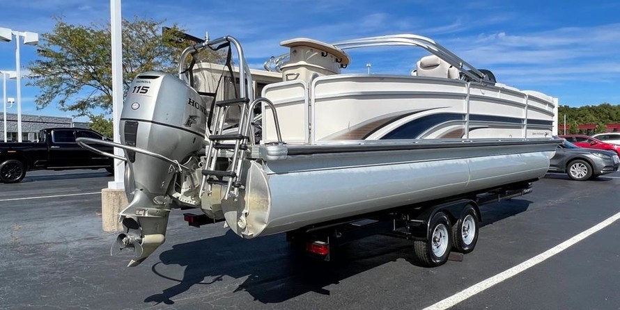 Premier Pontoons Grand Entertainer