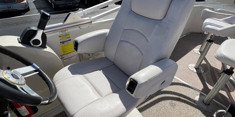 Premier Pontoons Grand Entertainer