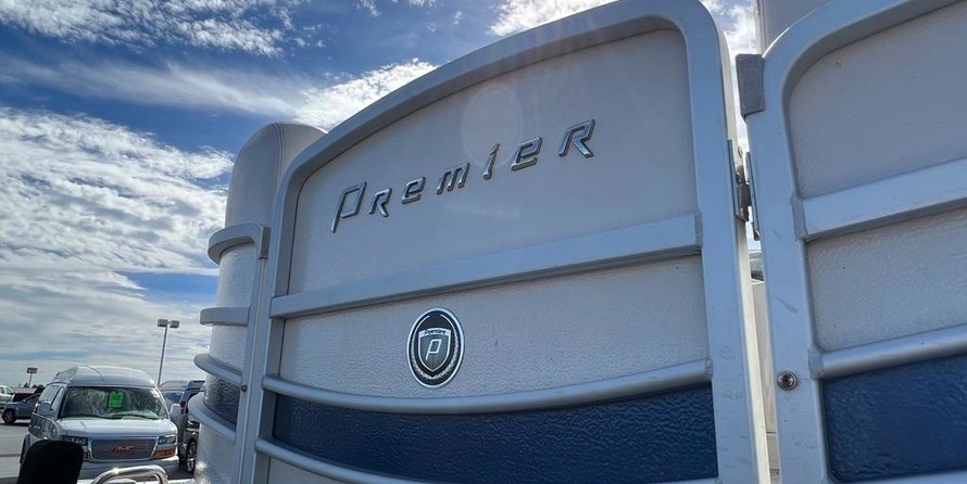 Premier Pontoons Grand Entertainer