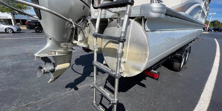 Premier Pontoons Grand Entertainer