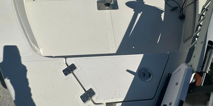 Ranger boats 2400 bay