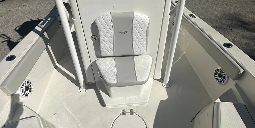 Ranger boats 2400 bay