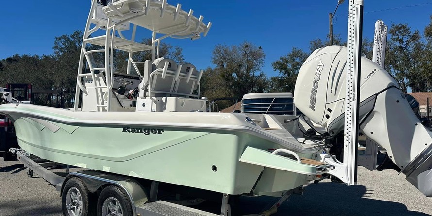 Ranger boats 2400 bay