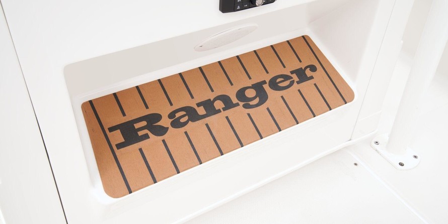 Ranger boats 2400 bay